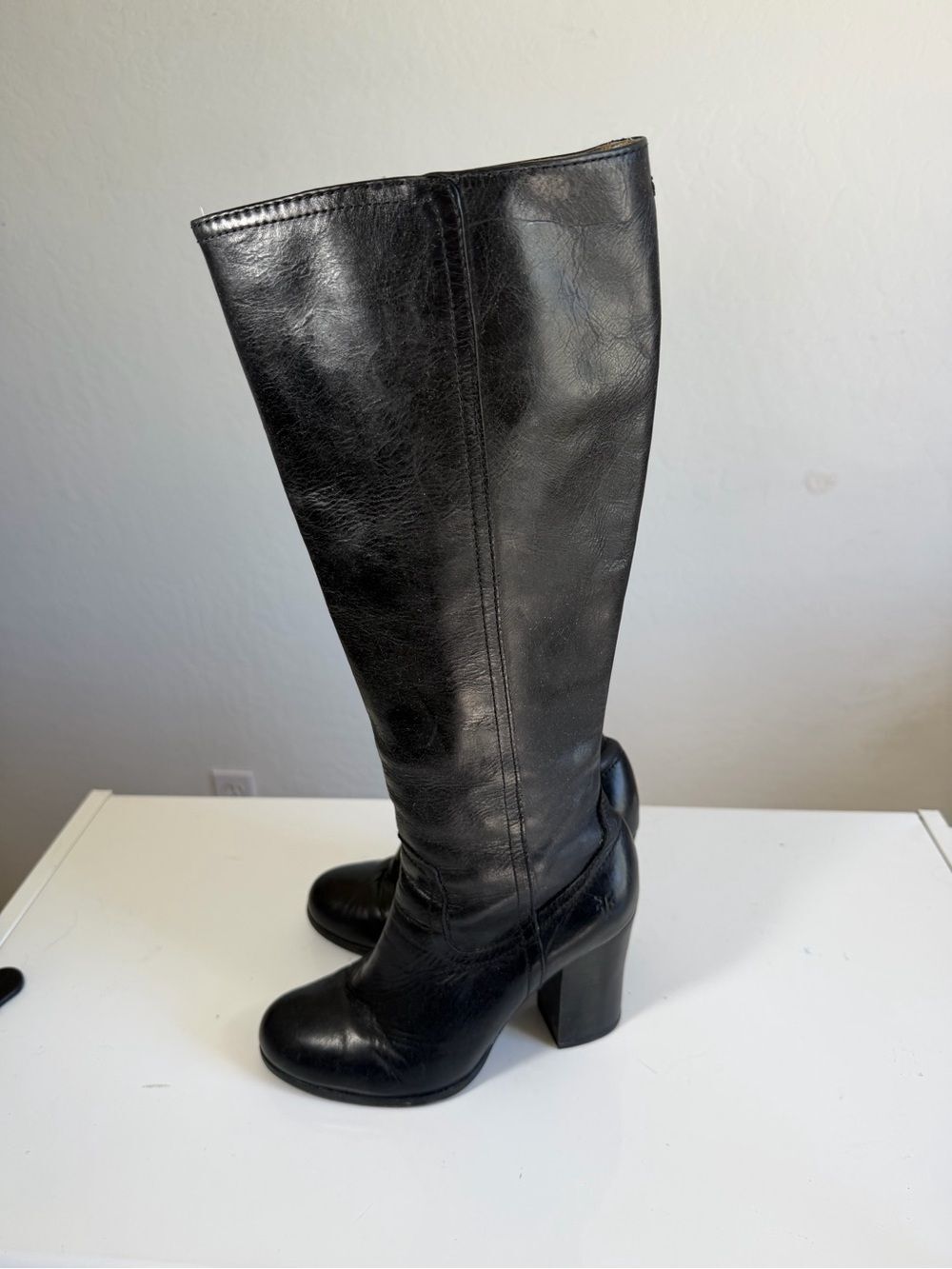 Frye Black Leather Knee-High Side-Zip Block Heel Boots - Size 7M - Picture 6 of 10